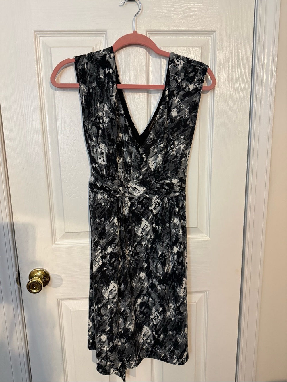 V-Neck Sleeveless Black & Gray Printed Dress